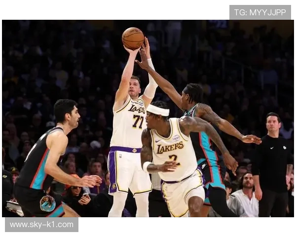 哈利伯顿挡拆组织拉开空间提升效率胜过东契奇