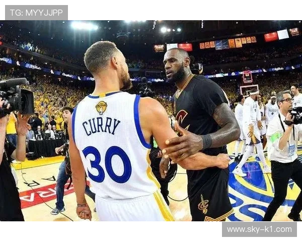 勒布朗通过高位挡拆拉开空间，得分效率明显超越季后赛同期表现