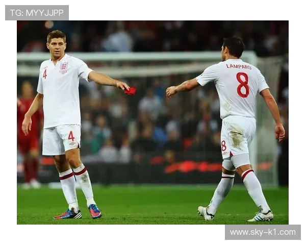 在切尔西体系下兰帕德与杰拉德中前场组织结构出现分化