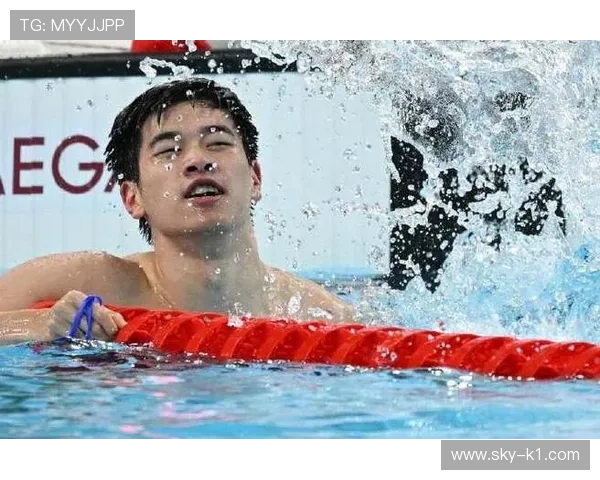 潘展乐训练完直接拎爱马仕去吃夜宵？