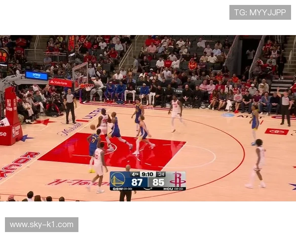 朱利叶斯·兰德尔季后赛篮下强攻效率提升显著拉开对手防线