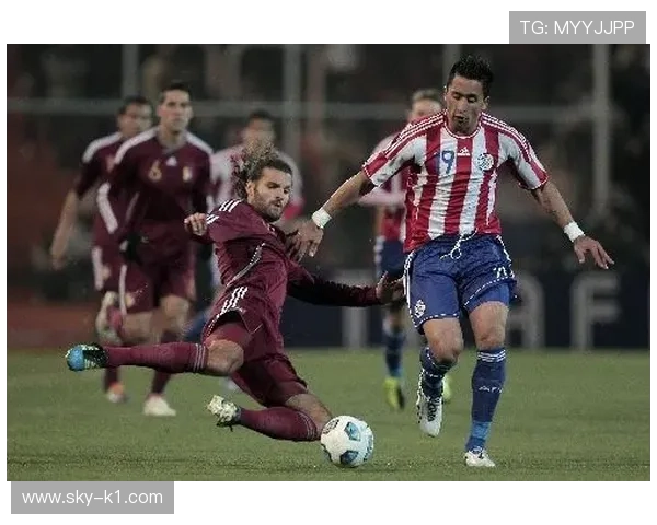 维纳斯今天穿得比球场还豪，感觉她不是打球是直接开派对？