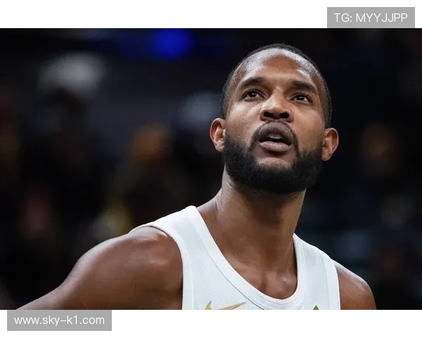 莫布里无球掩护制造错位，内线效率领跑同位置