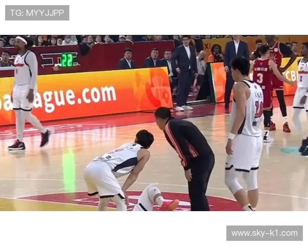 故意肘击犯规判罚为何常被忽视？规则细节深度解析