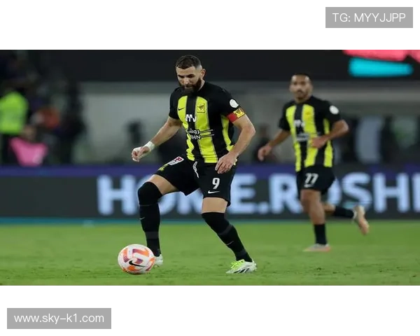 本泽马与莱万：终结集中度分化，体系依赖性偏移